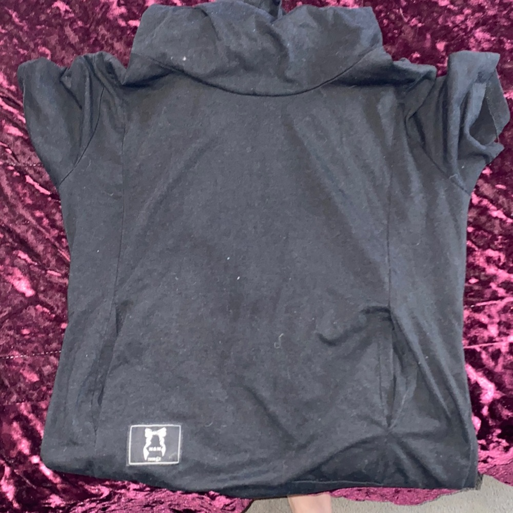 Black hooded shirt. M